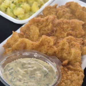 Шницел по виенски със сос тартар и картофена салата 300гр