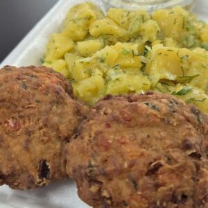 Пържени кюфтета с картофена салата и Тартар 300гр.